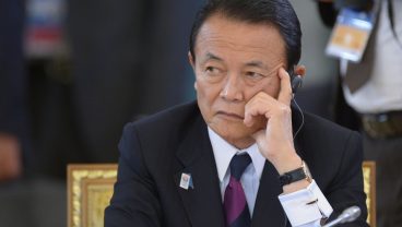 2013年9月6日、ロシア・サンクトペテルブルクで開かれた主要20ヵ国・地域首脳会議（G20サミット）に出席した麻生太郎副総理兼財務・金融相（当時）Photo: Grigoriy Sisoev / Host Photo Agency / Getty Images