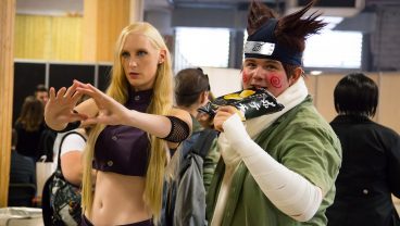 『NARUTO』のキャラクター、山中いのと秋道チョウジのコスプレをするフランスの人　Photo: Nicolas Briquet / SOPA Images / LightRocket / Getty Images