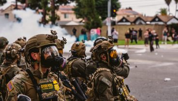 トランプの命令によって2000人の州兵がロサンゼルスへ派遣された　Photo: EYEPRESS via Reuters Connect